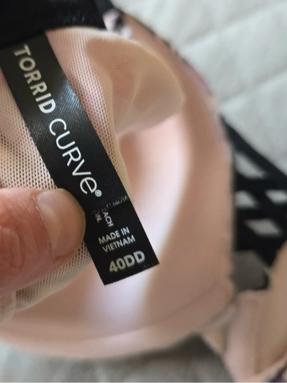 Torrid XO Plunge Push-Up Bra Size 40DD Butterfly print